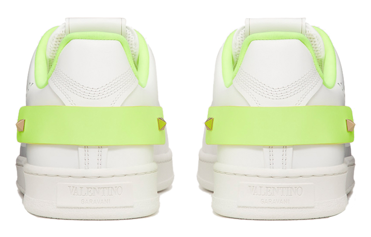 Shop 华伦天奴 VLogo 标志白色皮革板鞋 TY2S0C04MSS15K