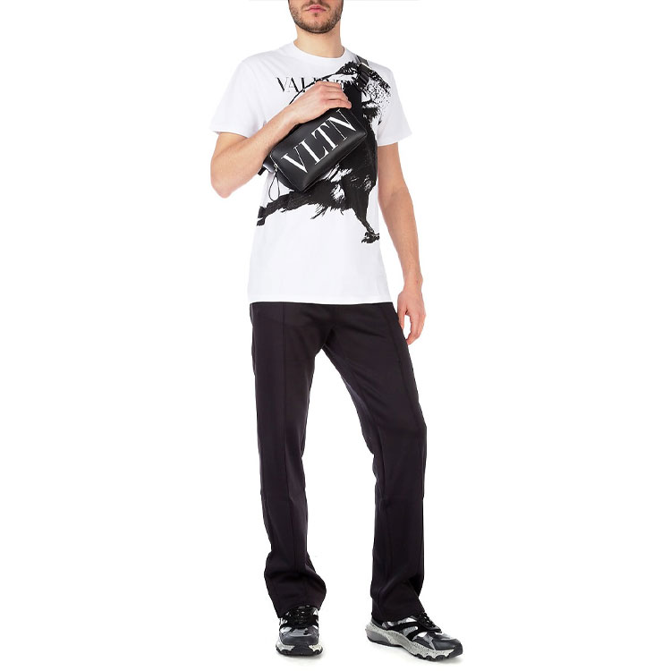 Shop Celana Panjang Rajut Pria Valentino VLTN Logo Hitam. RV3MD00Q5840NO