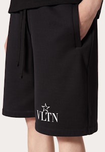 Valentino Celana Pendek VLTN Star Print Bermuda Hitam. TV3MD02C63B0NI Details for Valentino Celana Pendek VLTN Star Print Bermuda Hitam. TV3MD02C63B0NI