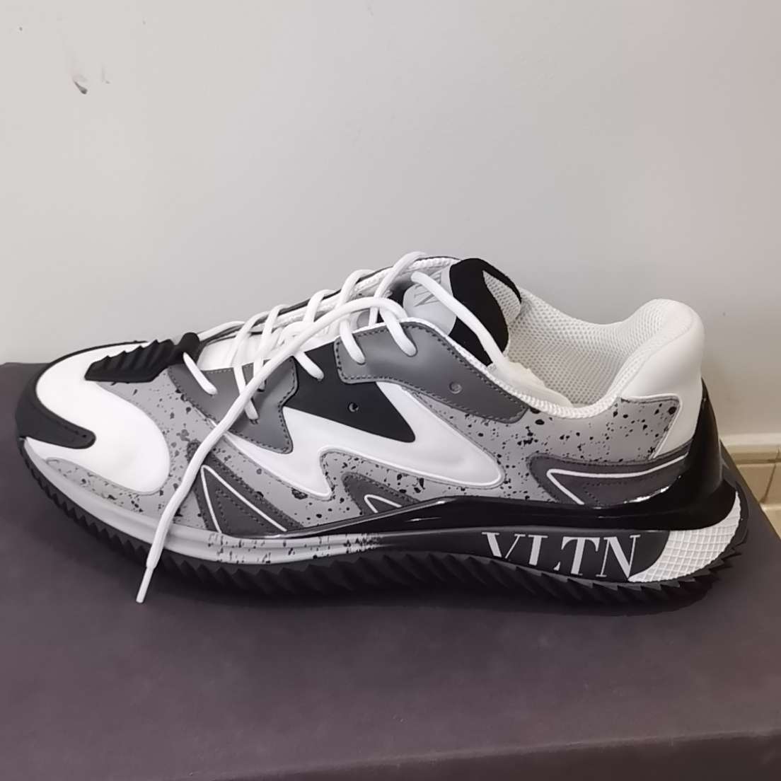 Valentino VY2S0D FW21 'Logo Patch'