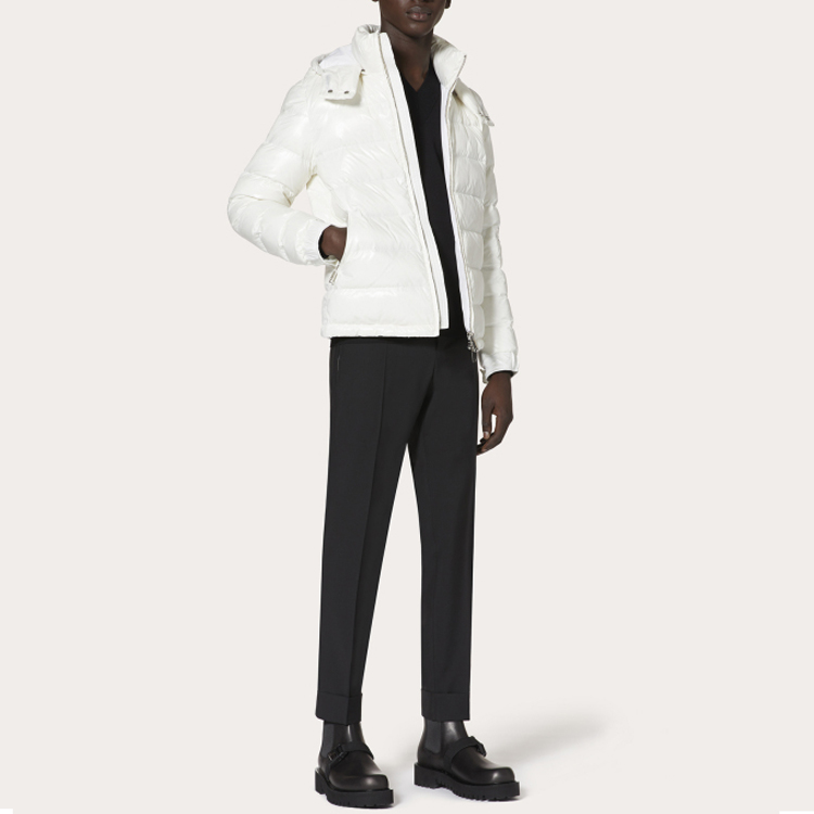 Purchase Valentino 白色连帽羽绒服 左袖VLTN印花 UV0CNA316SQA01