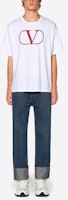 Valentino Kaos Putih dengan Desain Crew Neck dan Logo Print. RV0MG01PPMAA33 Purchase Valentino Kaos Putih dengan Desain Crew Neck dan Logo Print. RV0MG01PPMAA33