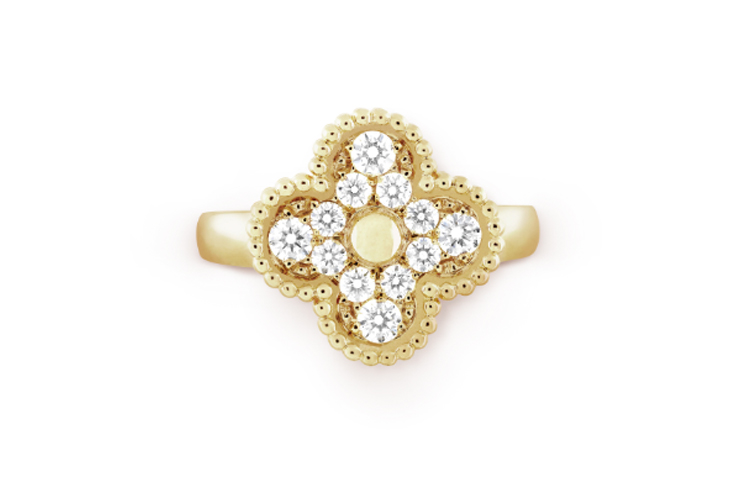 Shop 梵克雅寶四葉草Alhambra 18K金鑽戒情侶對戒 (Van Cleef & Arpels)。 VCARO26M00