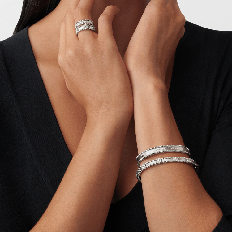 Purchase Van Cleef & Arpels Perlee中型白金手鏈 男女情侶設計款 VCARP3K800
