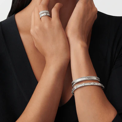 Van Cleef & Arpels Perlee中型白金手鏈 男女情侶設計款 VCARP3K800 Purchase Van Cleef & Arpels Perlee中型白金手鏈 男女情侶設計款 VCARP3K800