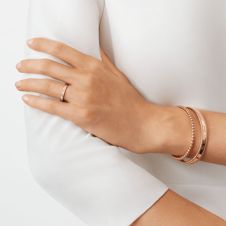 Shop Van Cleef & Arpels Toujours Cincin Berlian 3mm Emas Mawar Unisex. VCARP7RE00