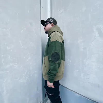 Vandy The Pink绿色刺绣袖连帽衫男女同款休闲服饰。 VTP132 Shop Vandy The Pink绿色刺绣袖连帽衫男女同款休闲服饰。 VTP132