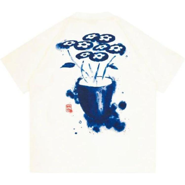 Lookbook Vandy The Pink 繪畫花瓶圖案中性短袖T恤 - 米白色 VD1024-101