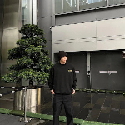 Vandy The Pink Sweatshirt Hitam Unisex Lengan Panjang Minimalis Tanaman Hias. VTP111 Purchase Vandy The Pink Sweatshirt Hitam Unisex Lengan Panjang Minimalis Tanaman Hias. VTP111