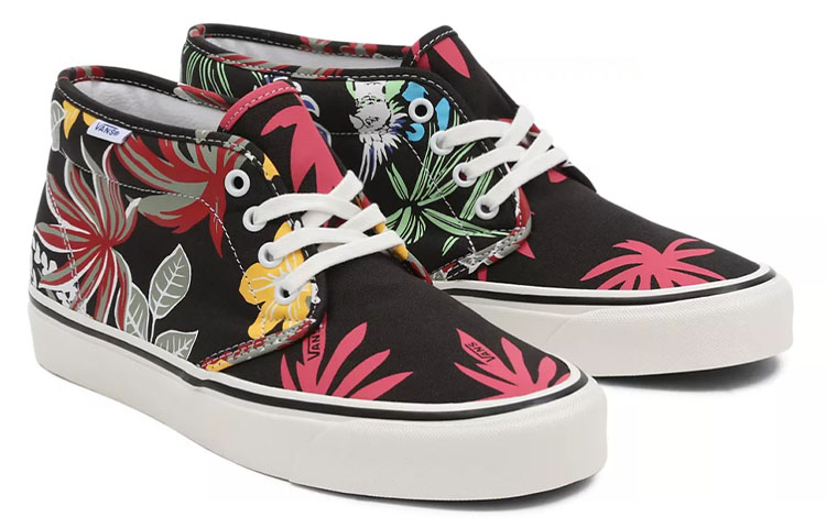 Lookbook Vans Anaheim Factory Chukka 49 DX Mid-Top Sneakers Zwart/Rood VN0A4BTIAZH