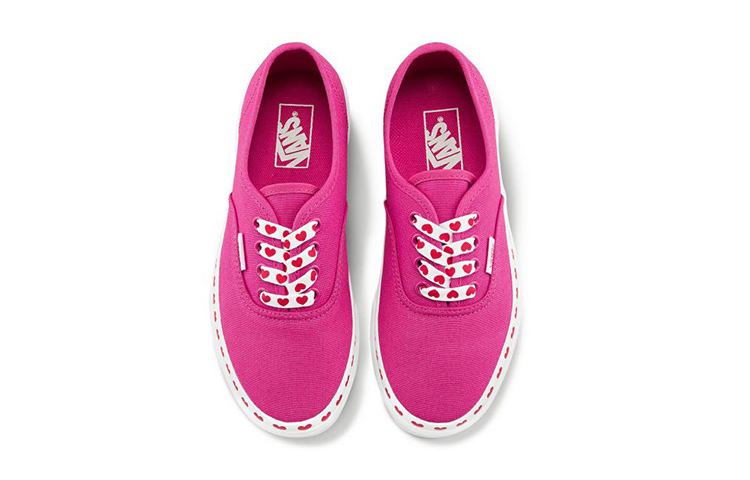 Shop Vans Authentic レッド/ホワイト (Vans Authentic Red/White) VN0A3UIV30V