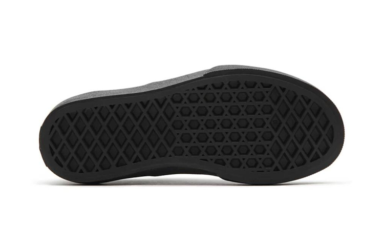 Shop 中童 Vans Authentic 低筒 兒童滑板鞋 純黑