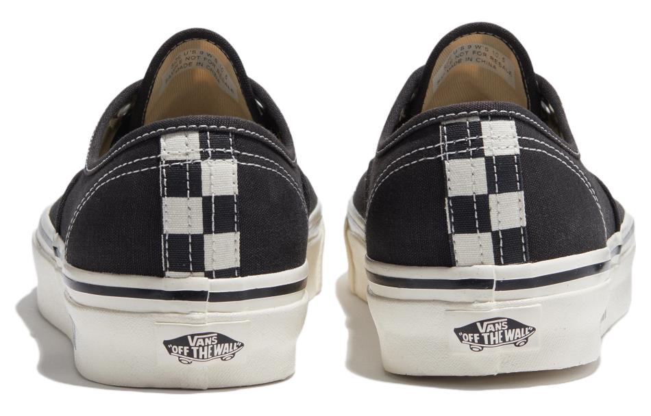 Shop Vans Authentic 44 DX (黒) VN0005U8KIG1