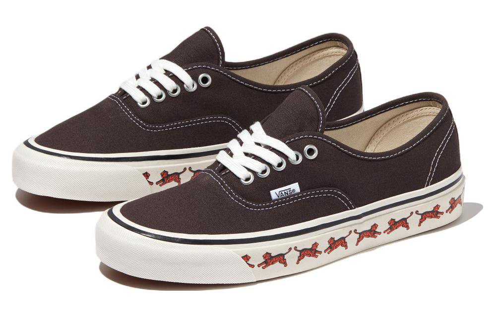 Lookbook Vans Authentic 44 DX チョコレートジャングルサイドウォール VN0005U8CHC