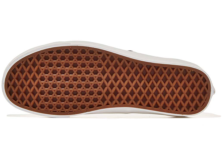 Shop Vans Authentic 44 DX クラシック (グリーン) VN0A38ENVKZ