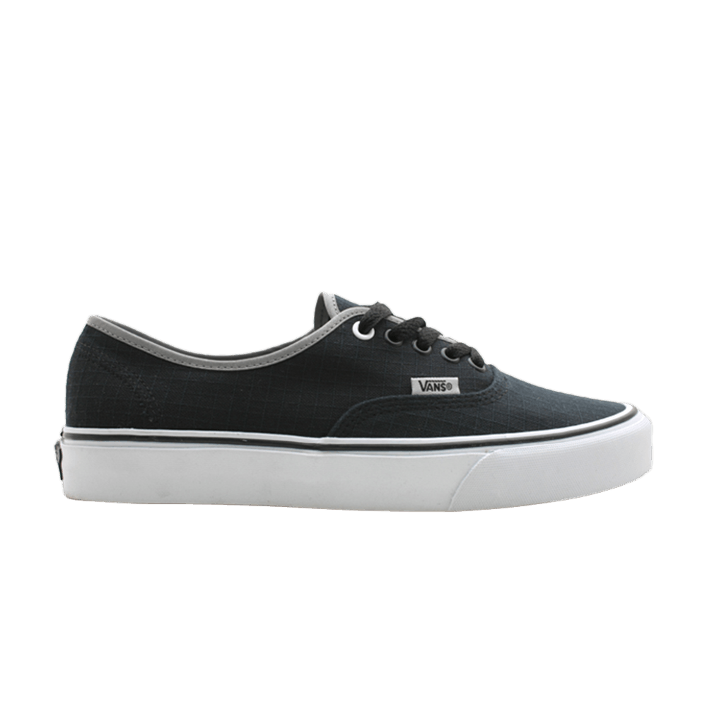 Buy 范斯 Authentic '黑色' VN0EE32XD