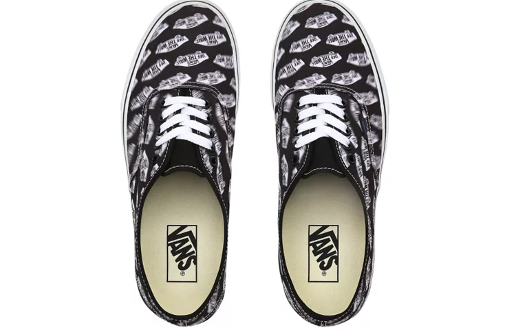 Shop Vans オーセンティック "ブラーボード" VN0A2Z5IT2N