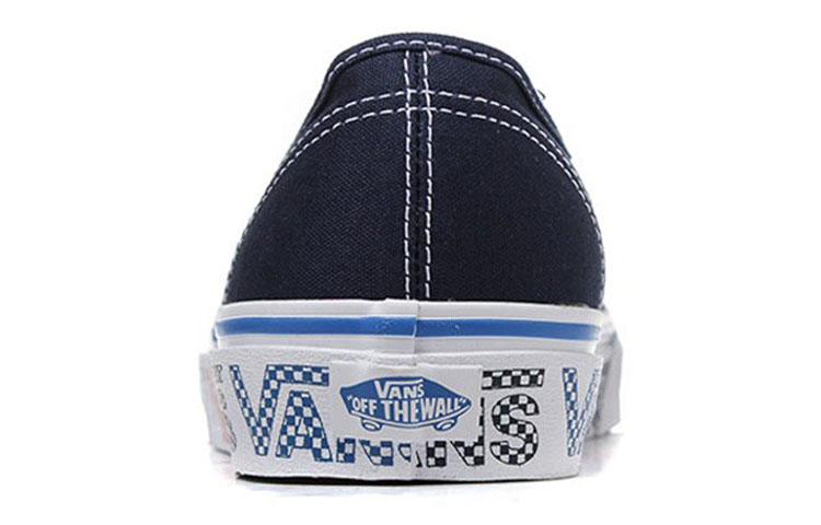 Shop Vans Authentic '棋盘格漂带 - 礼服' VN0A38EMMQO
