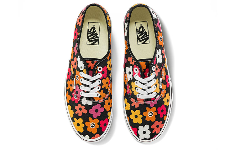 Shop Vans Authentic 'Cetakan Bunga' VN000QERBML