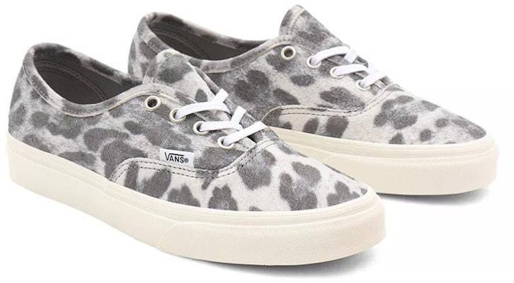 Vans Authentic 'Suede Berbulu - Harimau Bintang' VN0A5HZS9FS Lookbook Vans Authentic 'Suede Berbulu - Harimau Bintang' VN0A5HZS9FS