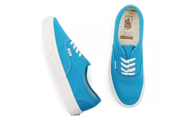 Shop Vans Authentic '夏威夷冲浪/自然' VN0A5KRDASV