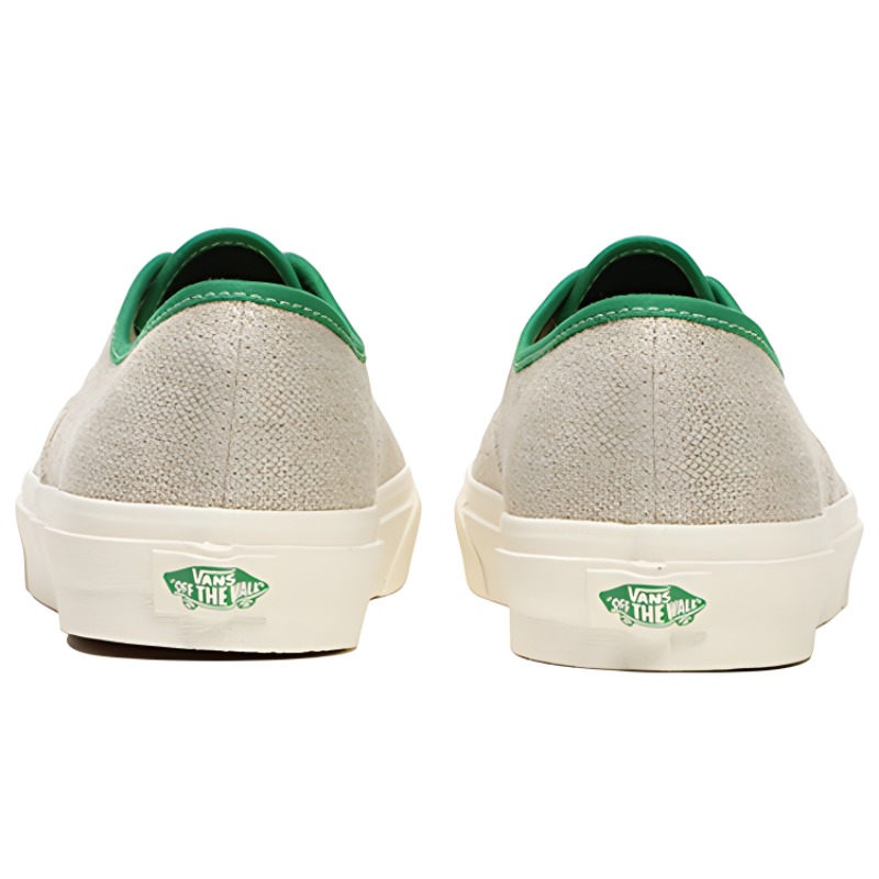 Shop Vans Authentic 復古百搭休閒板鞋 男女同款 淺灰色