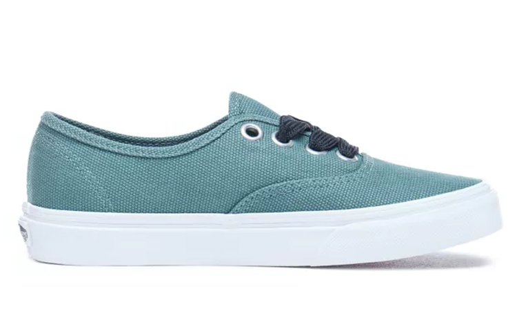 Order Vans Authentic 'Oversized Lace - Silver Platter' - Tali Kasut Besar Perak Platter VN0A38EMQ9F