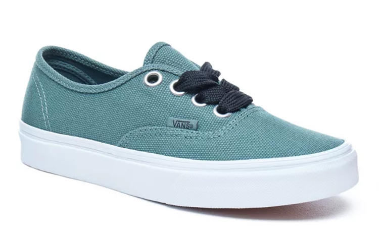 Lookbook Vans Authentic 'Oversized Lace - Silver Platter' - Tali Kasut Besar Perak Platter VN0A38EMQ9F