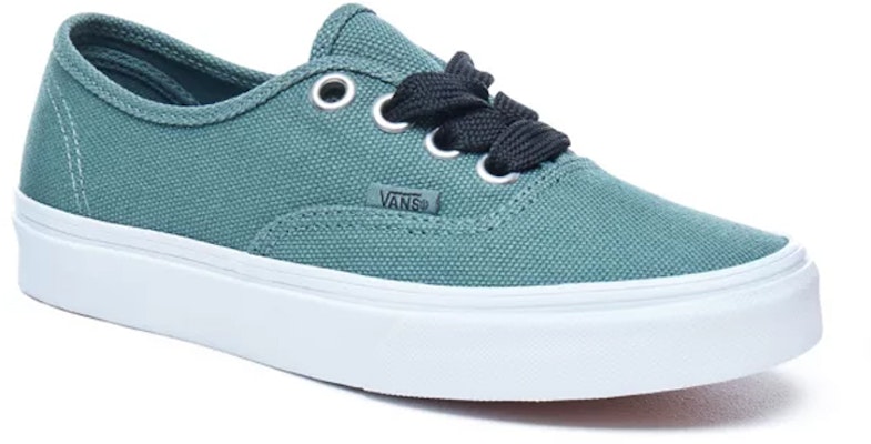 Vans Authentic 'Oversized Lace - Silver Platter' - Tali Kasut Besar Perak Platter VN0A38EMQ9F Lookbook Vans Authentic 'Oversized Lace - Silver Platter' - Tali Kasut Besar Perak Platter VN0A38EMQ9F