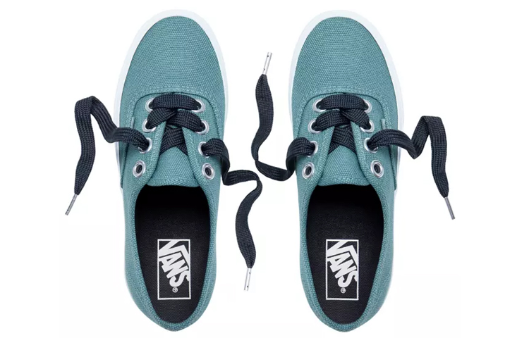 Shop Vans Authentic 'Oversized Lace - Silver Platter' - Tali Kasut Besar Perak Platter VN0A38EMQ9F