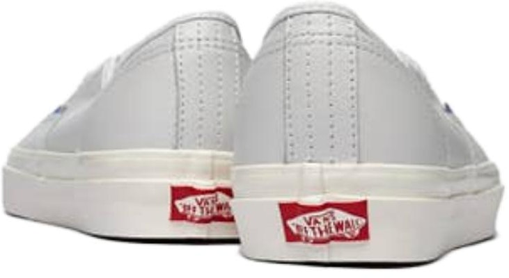 Vans Authentic '缎面奢华浅银色' 运动鞋 VN0A38EMQ9J Lookbook Vans Authentic '缎面奢华浅银色' 运动鞋 VN0A38EMQ9J