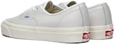 Shop Vans Authentic '缎面奢华浅银色' 运动鞋 VN0A38EMQ9J