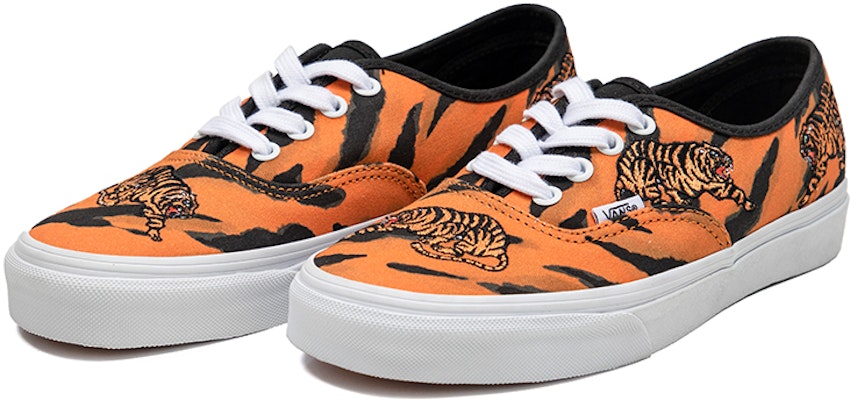 Vans Unisex Authentic Sneakers Low-Top Hitam/Oranye VN0A5KRDORA Lookbook Vans Unisex Authentic Sneakers Low-Top Hitam/Oranye VN0A5KRDORA
