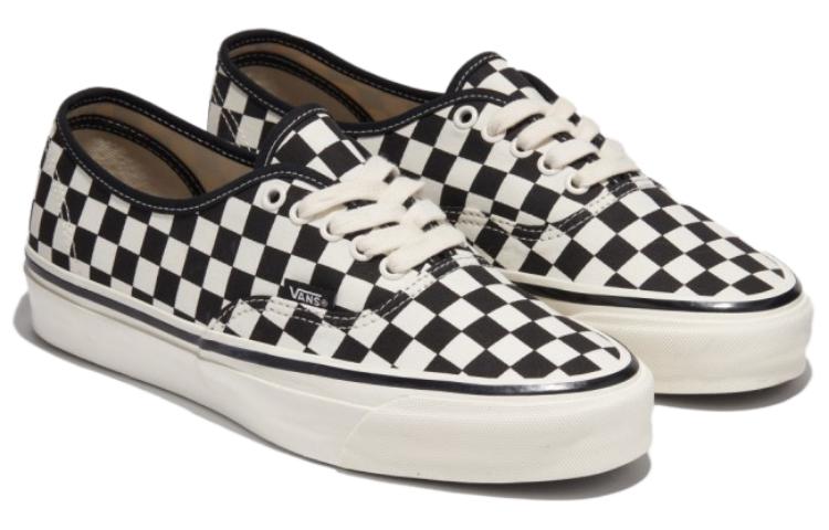 Lookbook Vans Authentic Corak Papan Dam 'Hitam Putih' VN000CT7KIG1