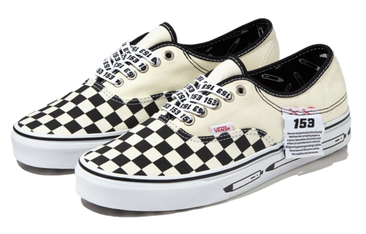 Lookbook 반스 어센틱 체커보드 블랙/화이트 VN0A4UUC6DC