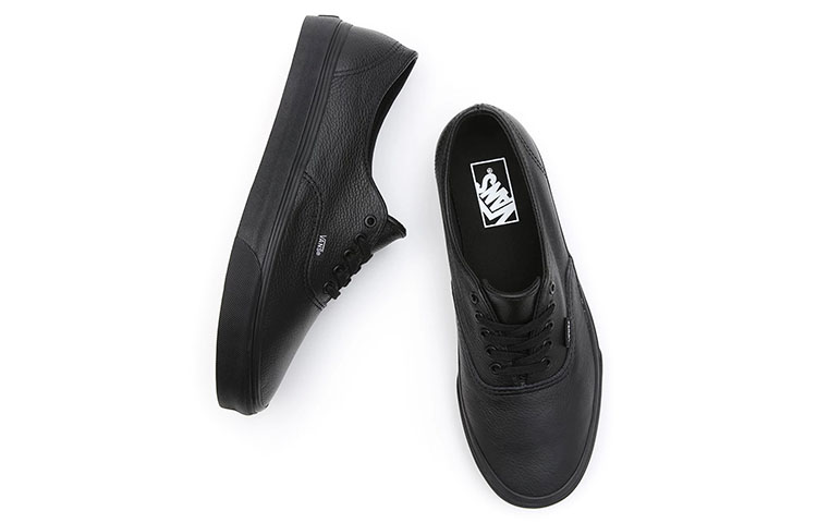 Shop Vans Authentic Decon ''Zwart'' VN00018CGKM