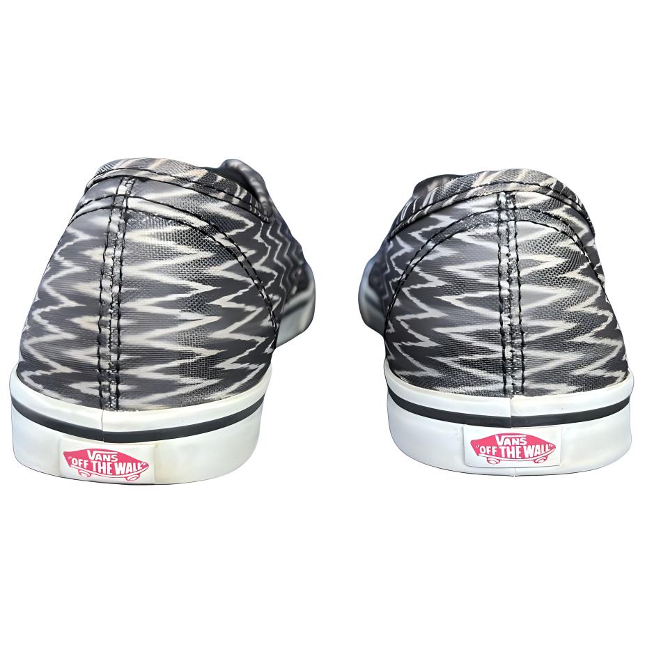 Shop Vans Authentic Lo Pro '黑白配色' VN-0T9NAYX