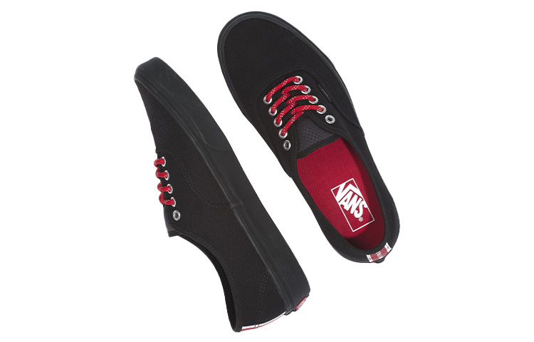 Lookbook Vans オーセンティック ローカット 黒/赤 VN0A348A2NY