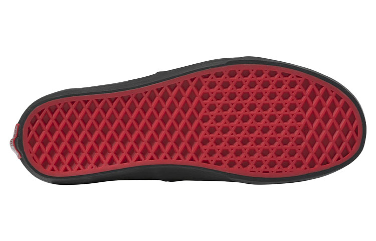 Shop Vans Authentic 低筒休閒板鞋 黑紅