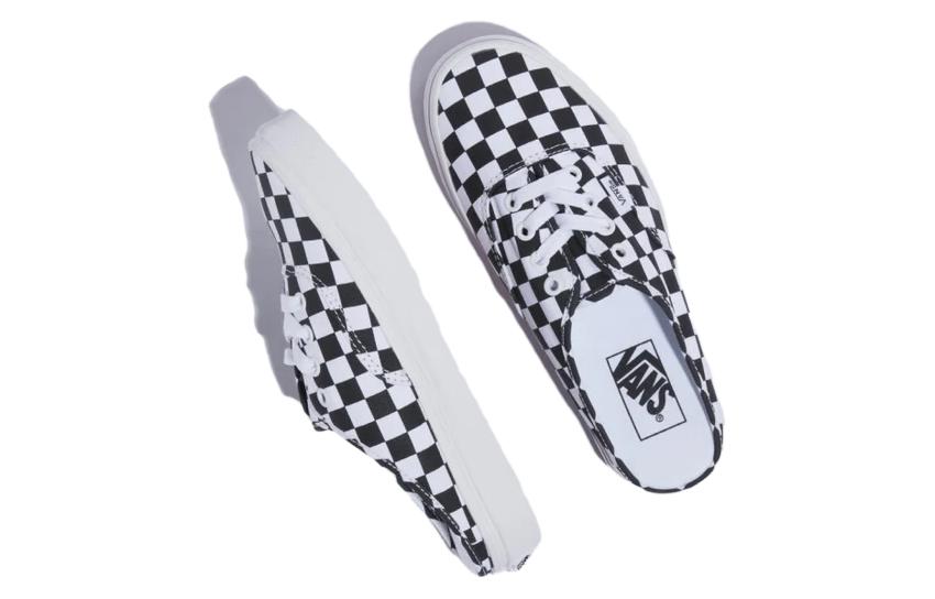 Shop Vans Authentic 低筒 滑板鞋 男女合穿 黑白棋盤格