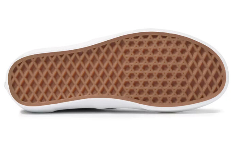 Shop 范斯经典低帮休闲滑板鞋 中性卡其色 VN0A5KRD8DT