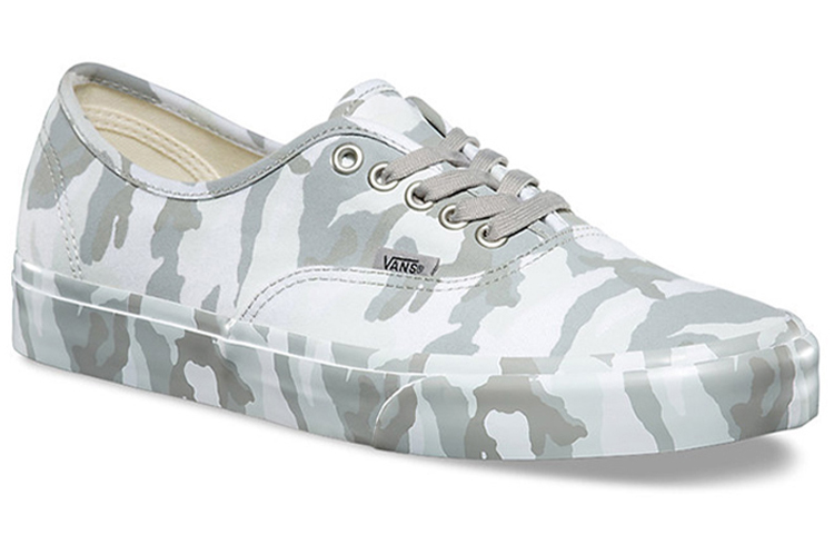 Order Vans Authentic Cetakan Mono Snow Camo VN0A38EMOP7