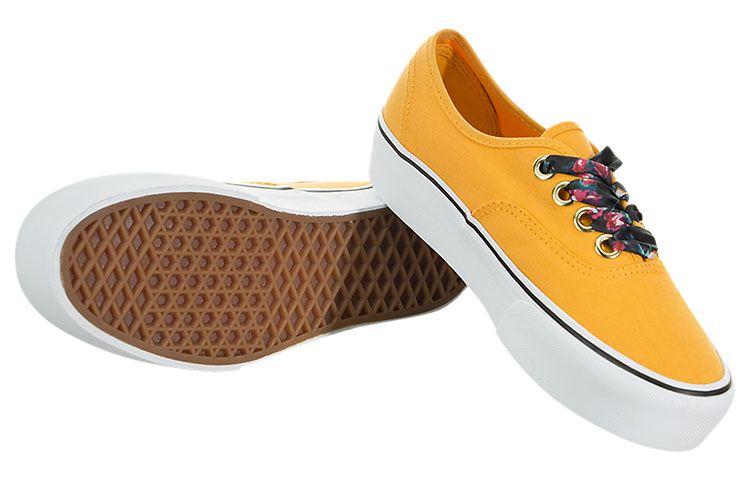 Shop Vans Authentic 厚底鞋‘黄白色’ VN0A3AV8VL7
