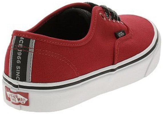 ヴァンズ オーセンティック キャンバス "ルビーワイン" VN-0W4NDVL Lookbook ヴァンズ オーセンティック キャンバス "ルビーワイン" VN-0W4NDVL