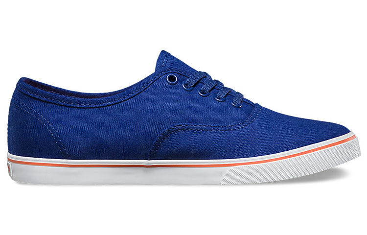 Order Vans Authentic Lo Pro 低筒休閒板鞋 藍白