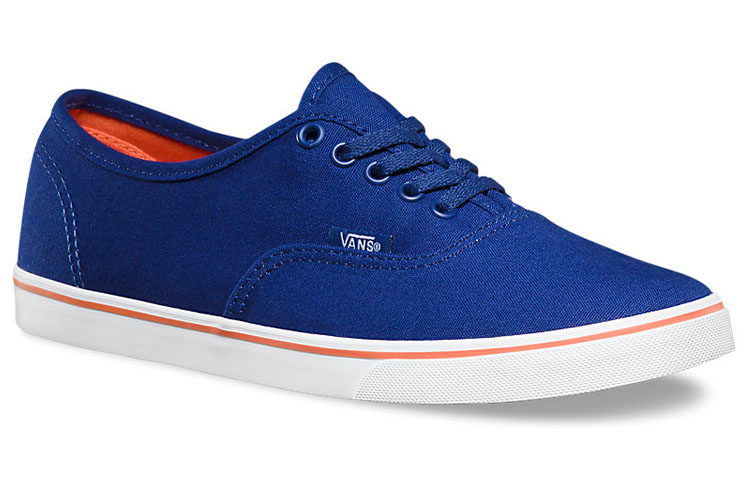 Lookbook Vans Authentic Lo Pro 低筒休閒板鞋 藍白