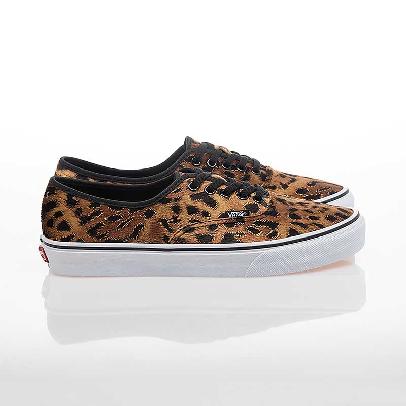 Vans Authentic Sneakers and Streetwear: Verified and Genuine Products V221301001
