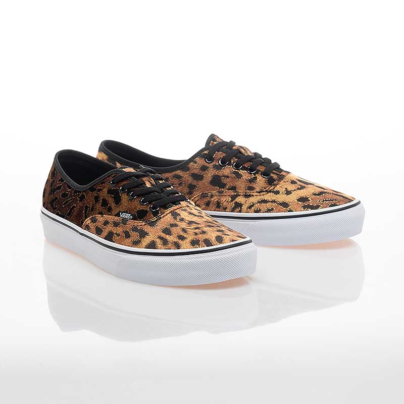 Order Vans Authentic Sneakers dan Streetwear: Produk Sahih dan Tulen V221301001