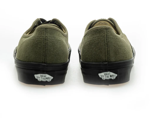 반스 어센틱 스니커즈 및 스트릿웨어 의류 V160101035 Lookbook 반스 어센틱 스니커즈 및 스트릿웨어 의류 V160101035