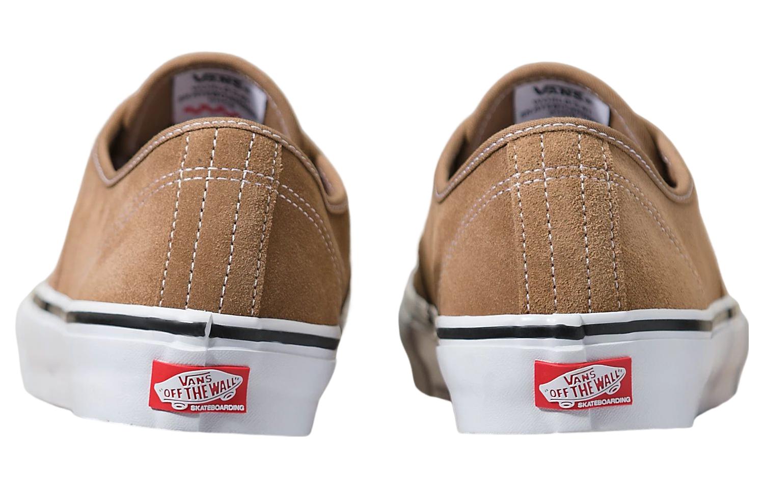 Shop Vans Authentic 绒面革滑板鞋 棕色 VN0A5FC8ZBH